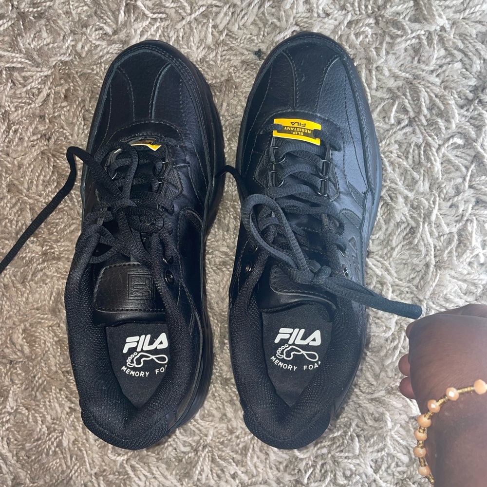 New size 8 fila shoes